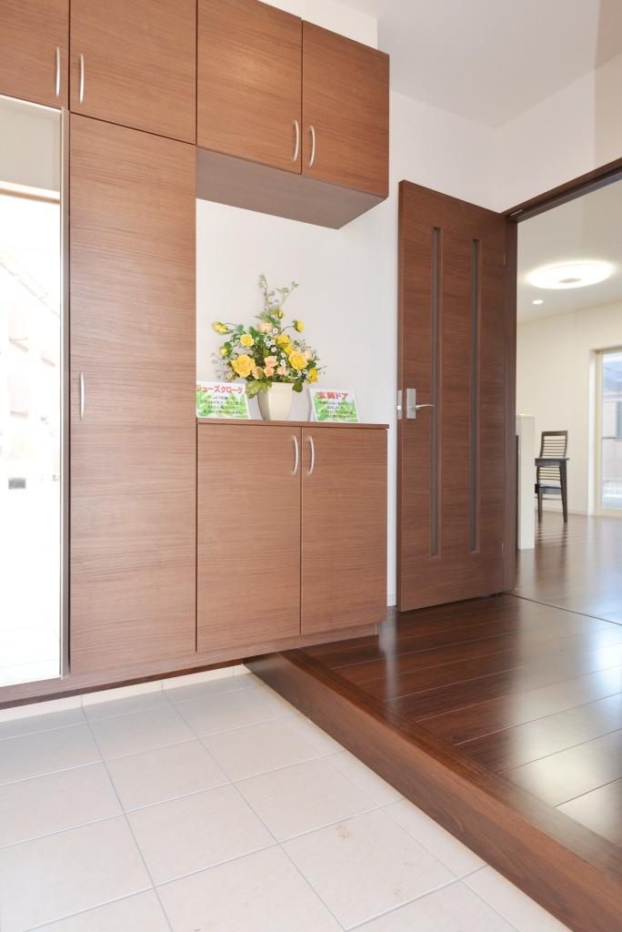 Entrance. Indoor (September 2013) Shooting