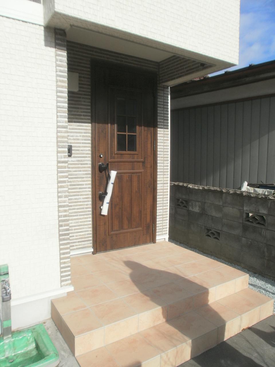 Entrance. Local (12 May 2013) Shooting