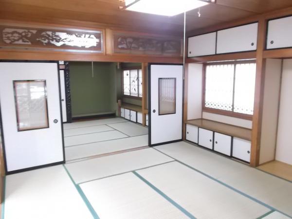 Non-living room. You have the first floor of a Japanese-style room 8 tatami connection between tatami mat replacement