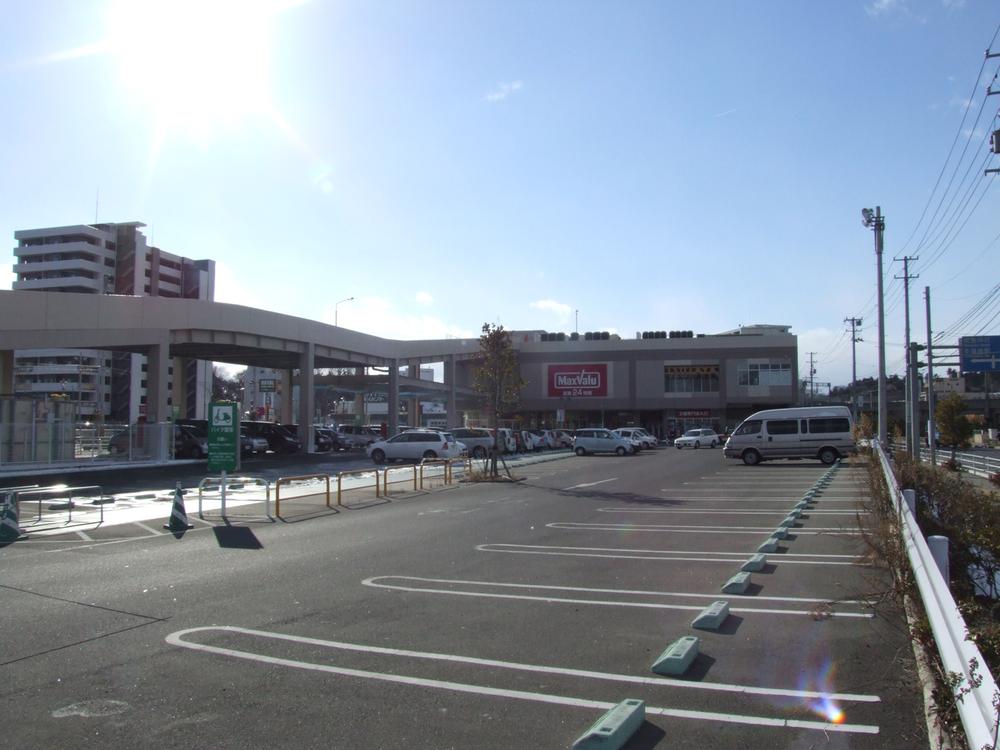 Shopping centre. 550m until ion Town Shiogama