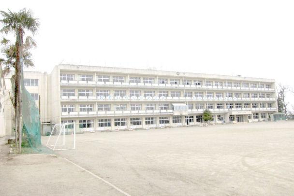 Primary school. Shiogama stand up to the second elementary school 1860m
