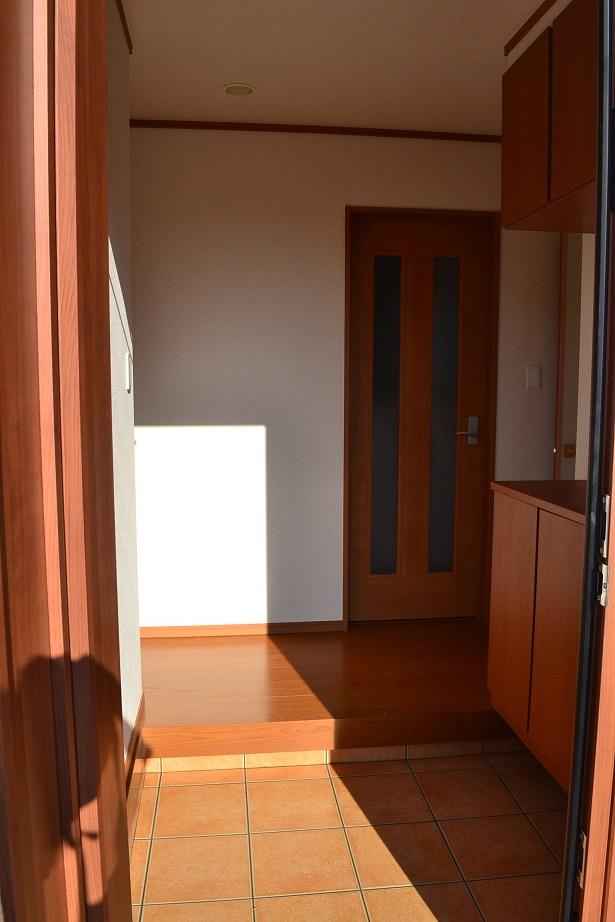 Entrance. Indoor (September 2013) Shooting