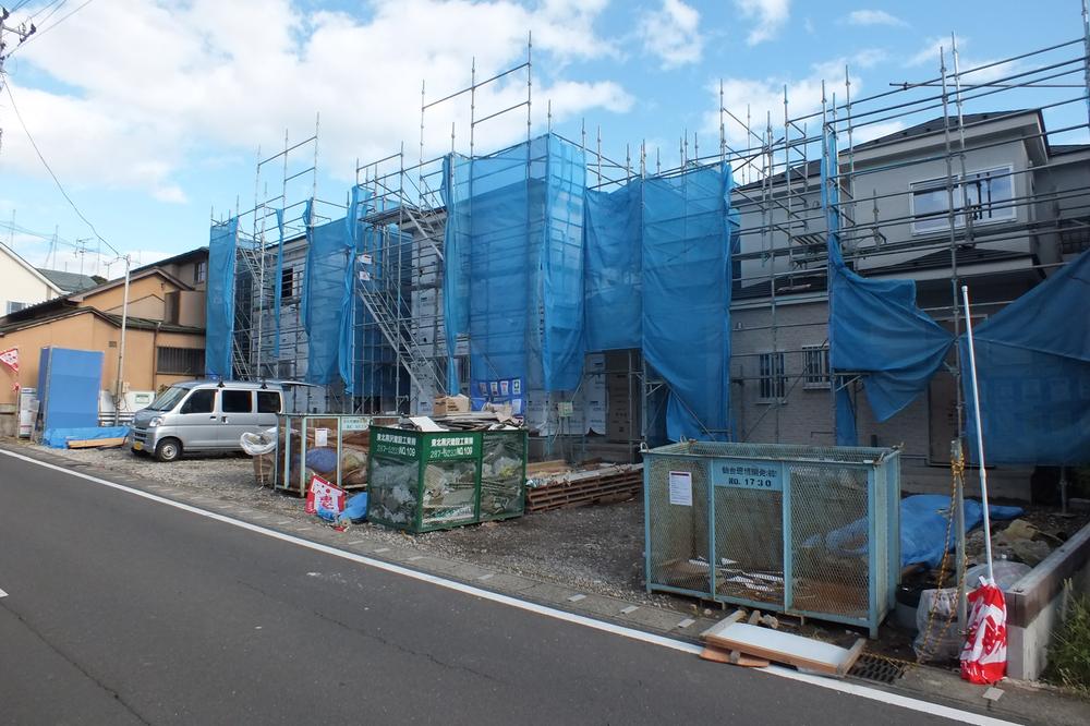 Local photos, including front road. Local (10 May 2013) Shooting