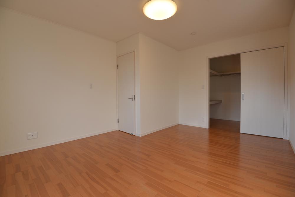 Non-living room. Indoor (11 May 2013) Shooting