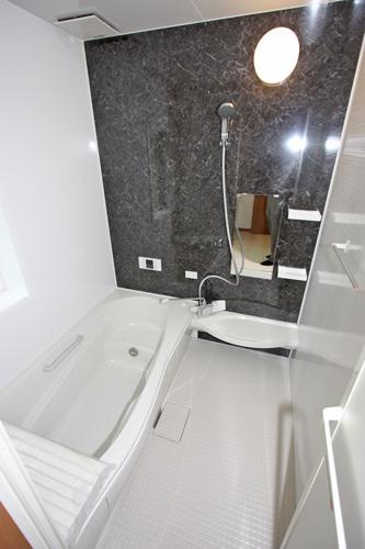 Same specifications photo (bathroom). Same specifications photo (system bus)