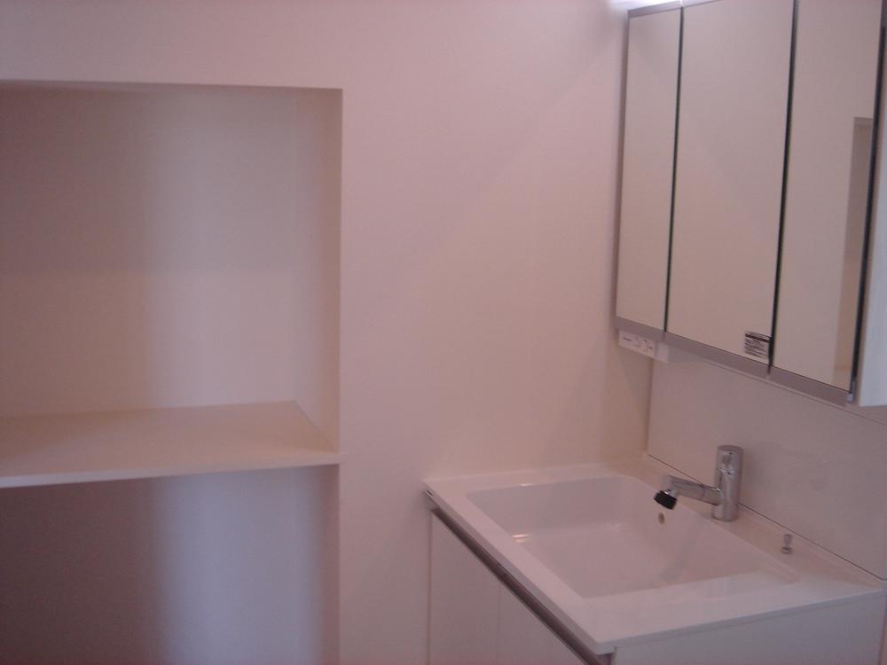 Wash basin, toilet. Indoor (September 2012) shooting