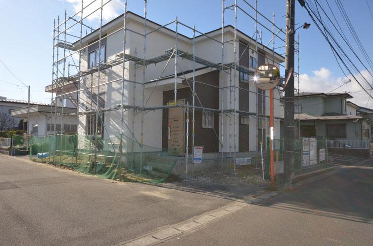 Local photos, including front road. Northeast corner lot December 12