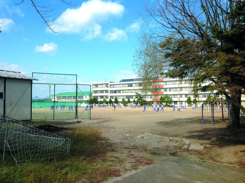 Primary school. 570m to Tagajo Tateyama King Elementary School