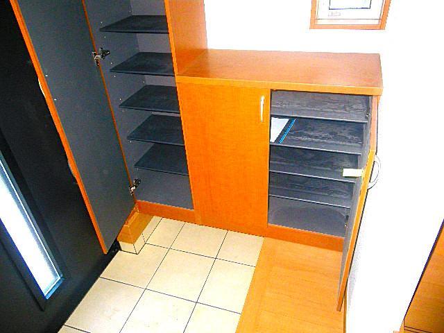 Entrance. Same specifications Shoes cloak