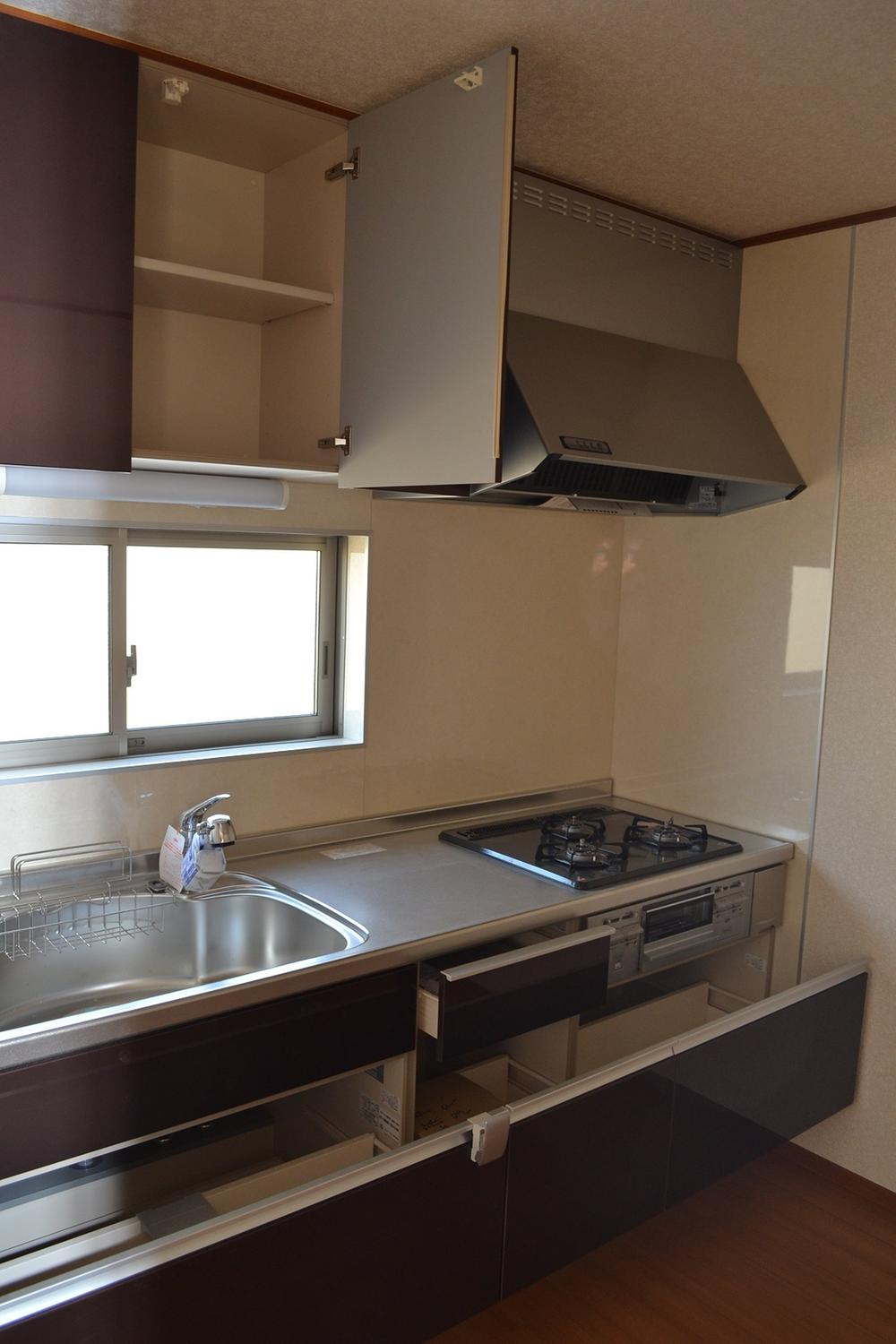 Same specifications photo (kitchen). Same specifications 1 Building Quiet sink has greatly reduce the sound and tableware sound around the splashing of water fitted with a damping material on the back side of the sink bottom. Also Serapaneru is wallpaper material of antibacterial specifications clean keep the kitchen wall with a simple care (^ 0 ^) /