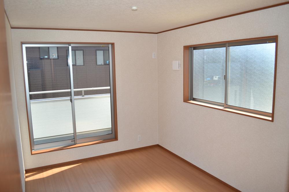 Non-living room. Same specifications Second floor room