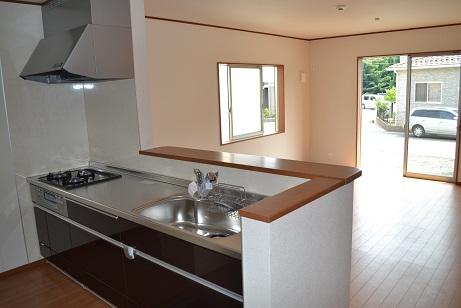 Same specifications photos (living). Same specifications 1 Building Quiet sink has greatly reduce the sound and tableware sound around the splashing of water fitted with a damping material on the back side of the sink bottom. Also Serapaneru is wallpaper material of antibacterial specifications clean keep the kitchen wall with a simple care (^ 0 ^) /