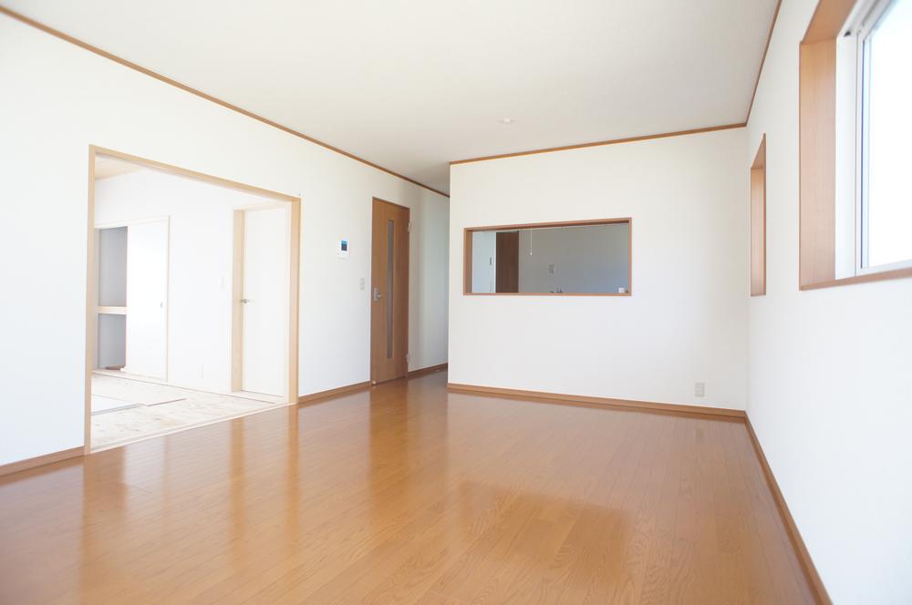 Same specifications photos (living)