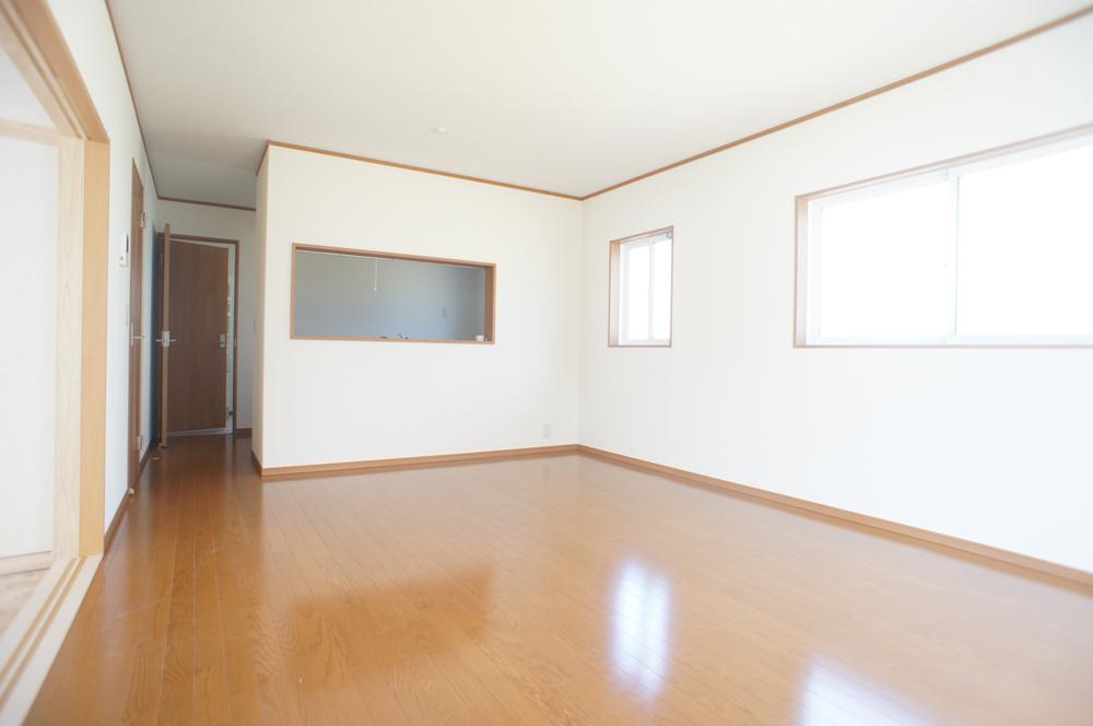 Same specifications photos (living)