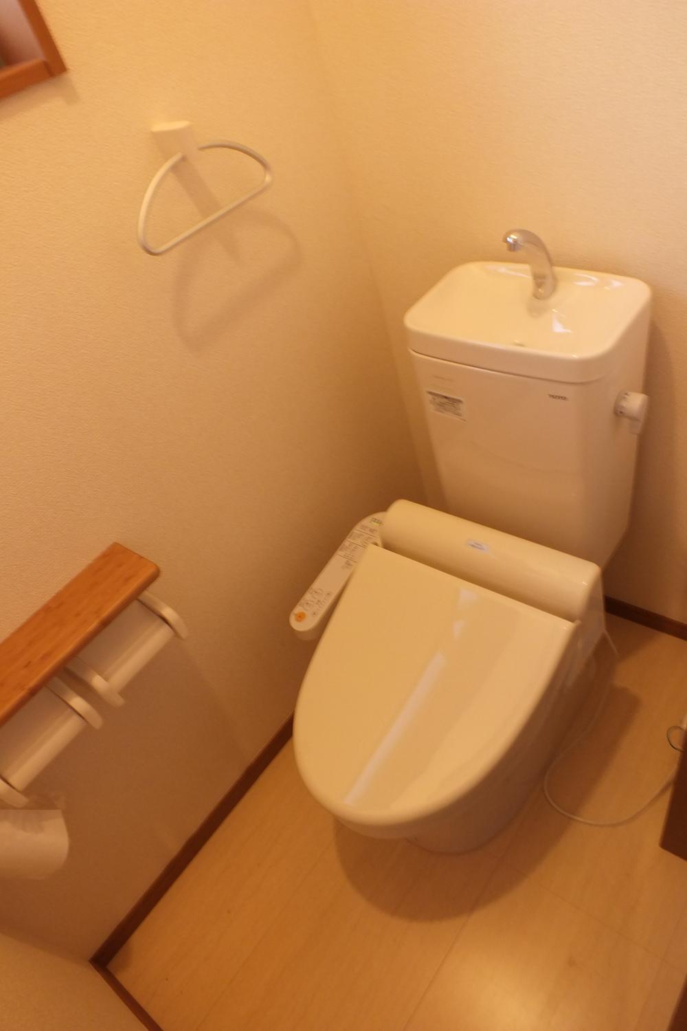 Toilet. Local (11 May 2013) Shooting