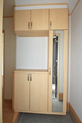 Other introspection. Shoebox (A Building)