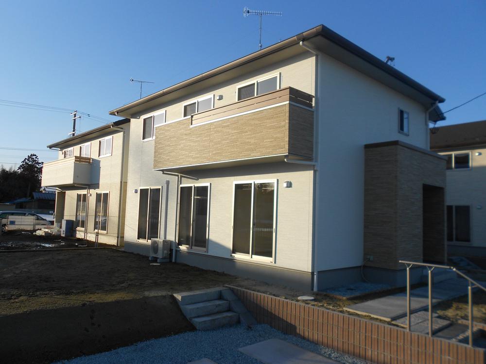 Local appearance photo. Clean and full of a feeling of natural modern look that was the white tones! Residence of the family everyone is safe in the earthquake resistance of the high 2 × 4 construction method.