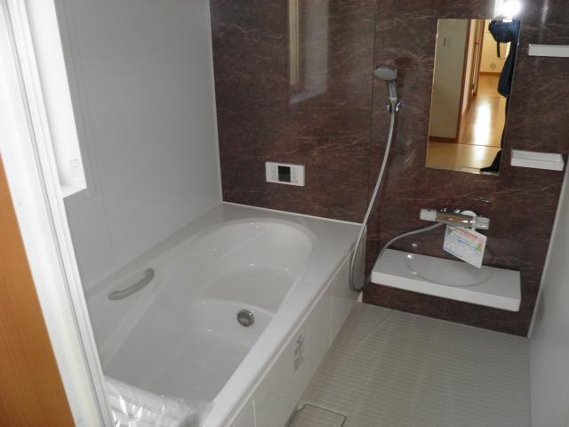 Bathroom. Building 2