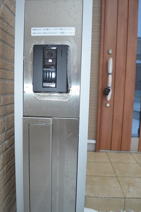 Entrance. Same specifications