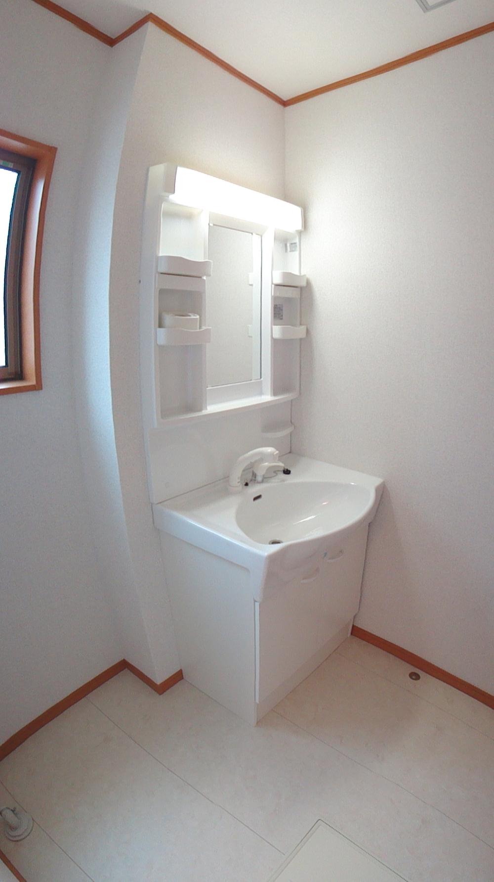 Wash basin, toilet. Indoor (12 May 2013) Shooting