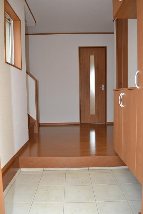 Entrance. Same specifications Entrance