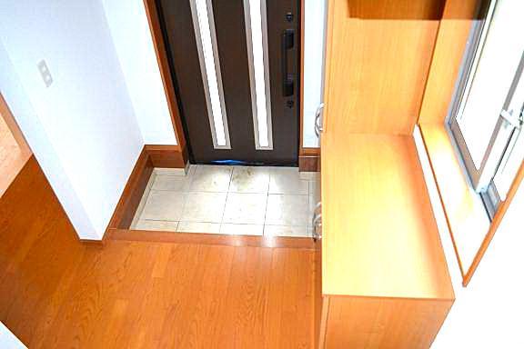 Entrance. Same specifications Entrance