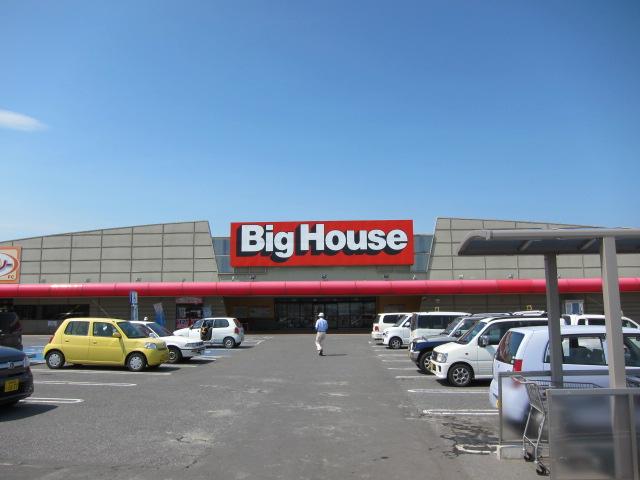 Supermarket. 3942m until the Big House Kogota shop