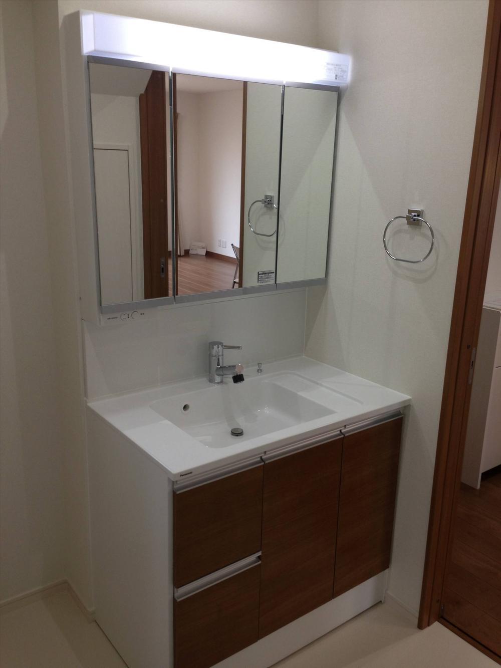 Wash basin, toilet. Vanity made of Panasonic. (March 2013) Shooting