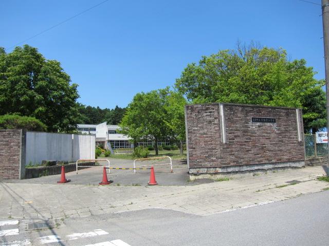 Primary school. 1264m to Misato stand Fudodo Elementary School