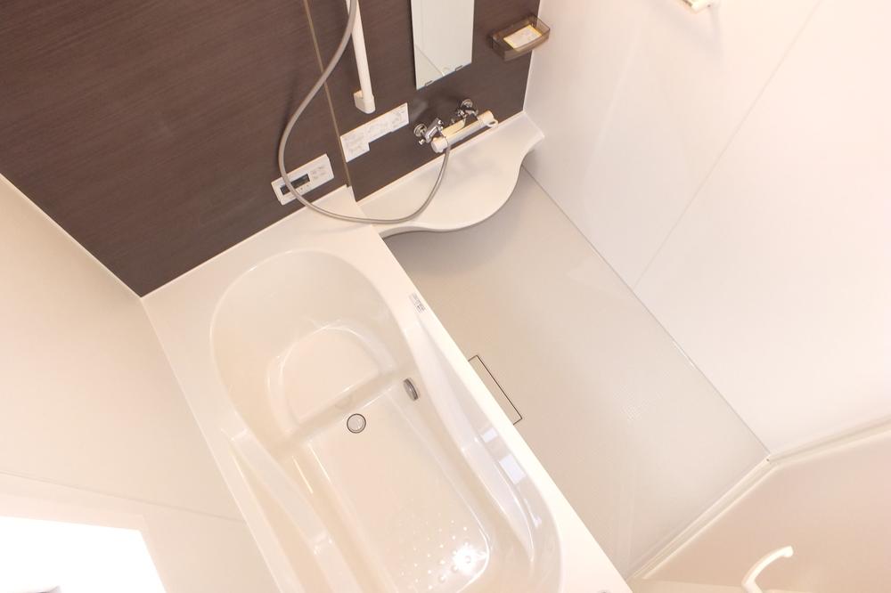 Bathroom. ● same specifications ● Hot water is less likely to cool down "Raku Eco-tub" ☆ System bus bathing fun