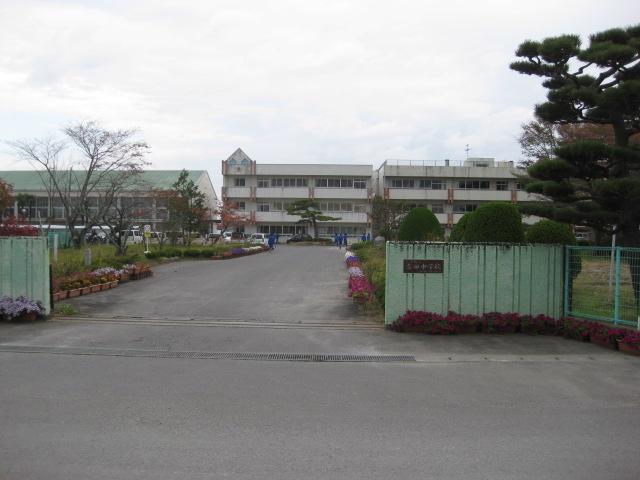 Junior high school. Watari-cho 1950m to stand Yoshida Junior High School