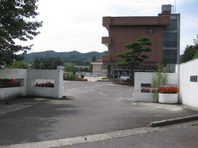 Primary school. Watari-cho 880m to stand Yoshida Elementary School