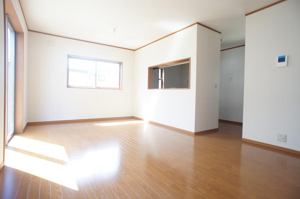 Same specifications photos (living)