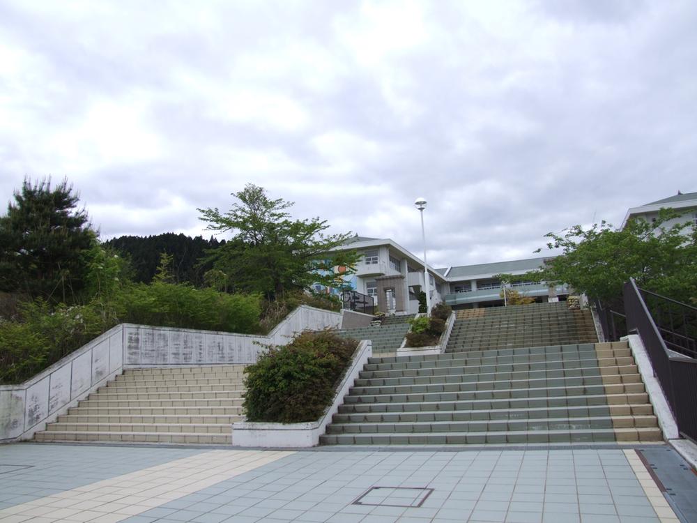 Junior high school. Watari Municipal Watari until junior high school 2050m
