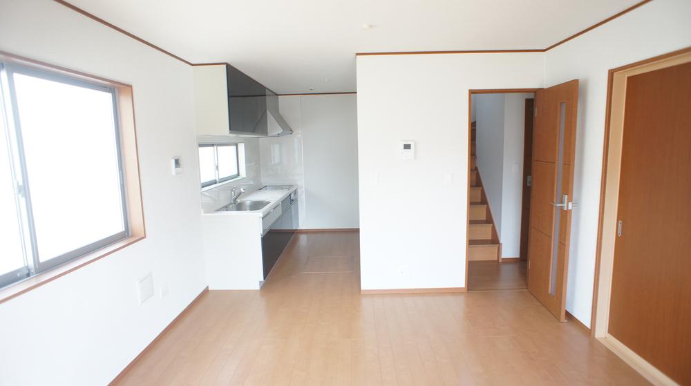 Same specifications photos (living)