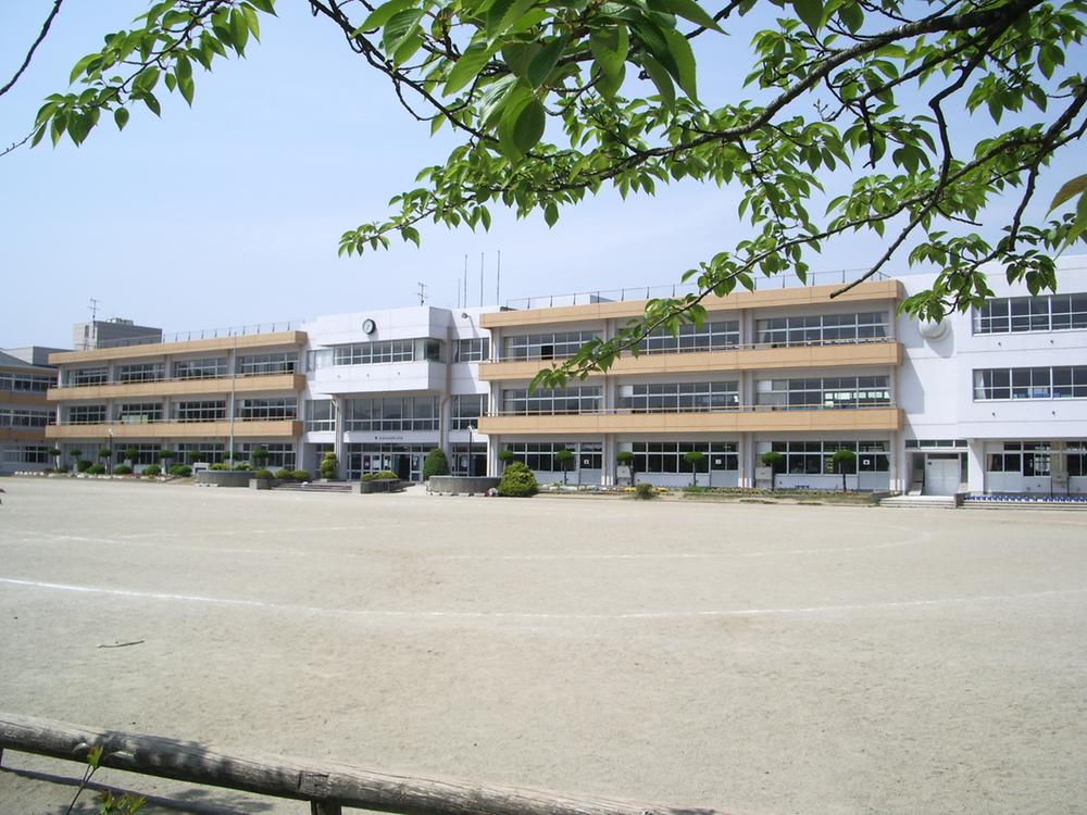 Primary school. Okuma to elementary school 970m