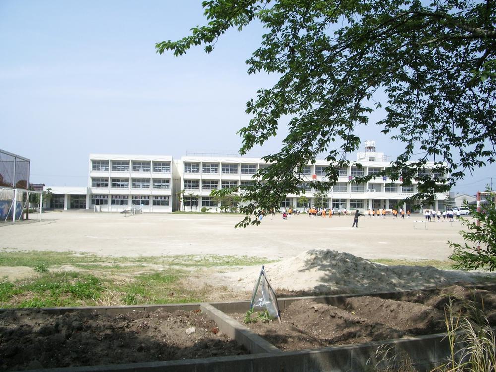 Junior high school. Watari Municipal Okuma until junior high school 2300m
