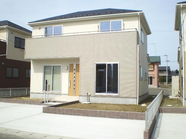 Local photos, including front road. Local (10 May 2013) Shooting