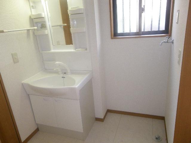 Wash basin, toilet. Same specifications Ceramic surface ball, Hose internal organs type of lift-up faucet, Base cabinet stuck to the usability, Storage shelves can be changed in height by a removable (^ 0 ^) /