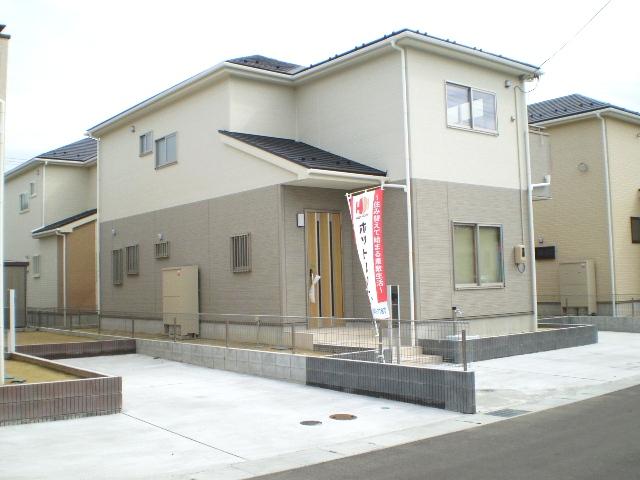 Local appearance photo. 6 Building