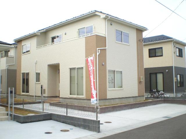 Local appearance photo. 9 Building