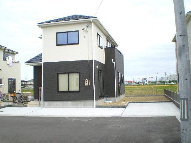 Local photos, including front road. 17 Building