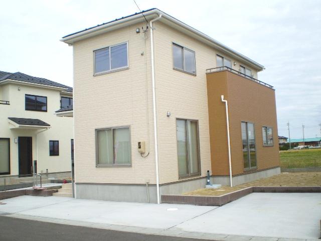 Local photos, including front road. 15 Building