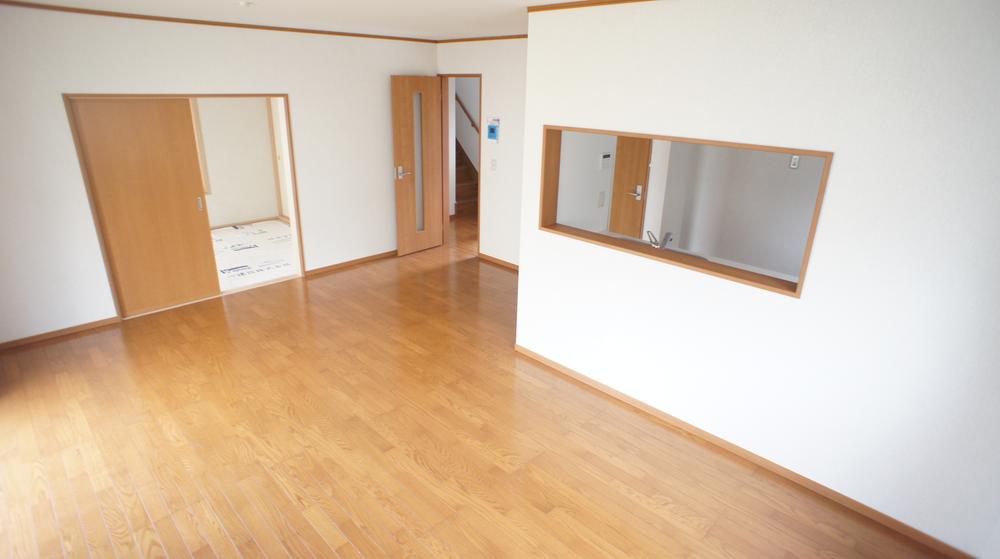 Same specifications photos (living)