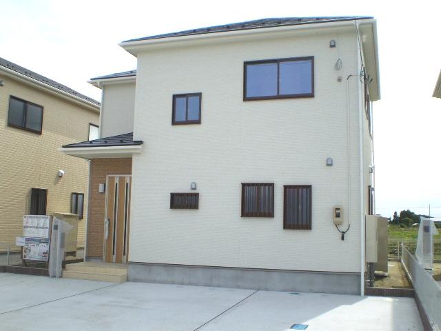 Local appearance photo. (7) Building