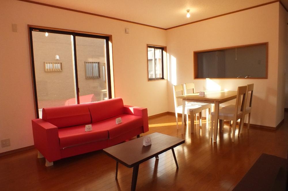 Living. All rooms resin composite sash and Low-E pair glass ☆