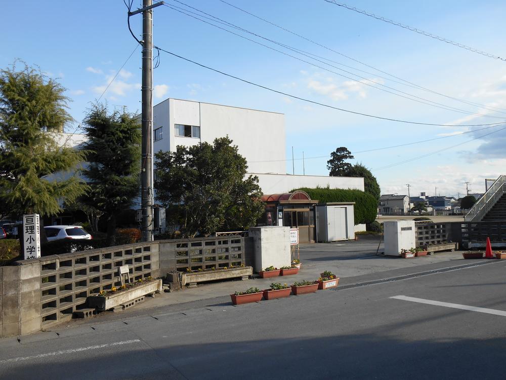 Primary school. Watari Municipal Watari to elementary school 876m