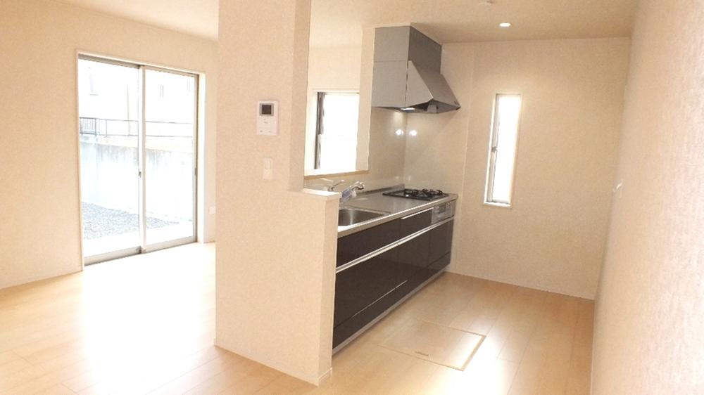 Kitchen.  ◆ (9) Building ◆ Plenty of storage of system kitchen with a convenient slide stocker, such as floor cabinet ☆ Full of useful features! !