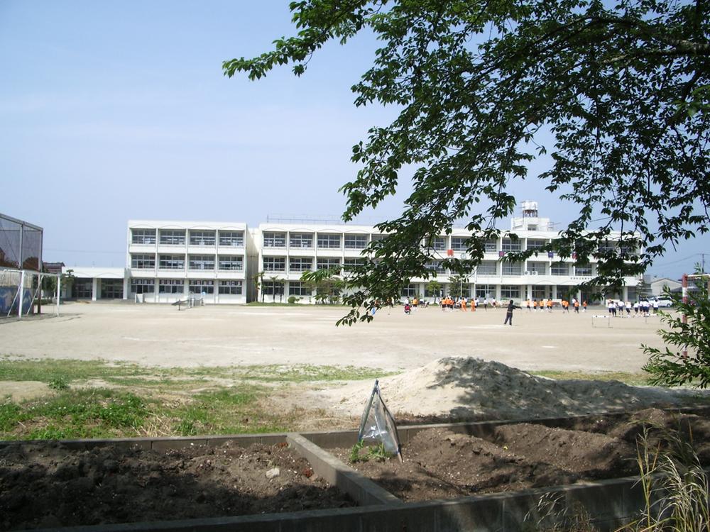 Junior high school. Okuma 700m until junior high school