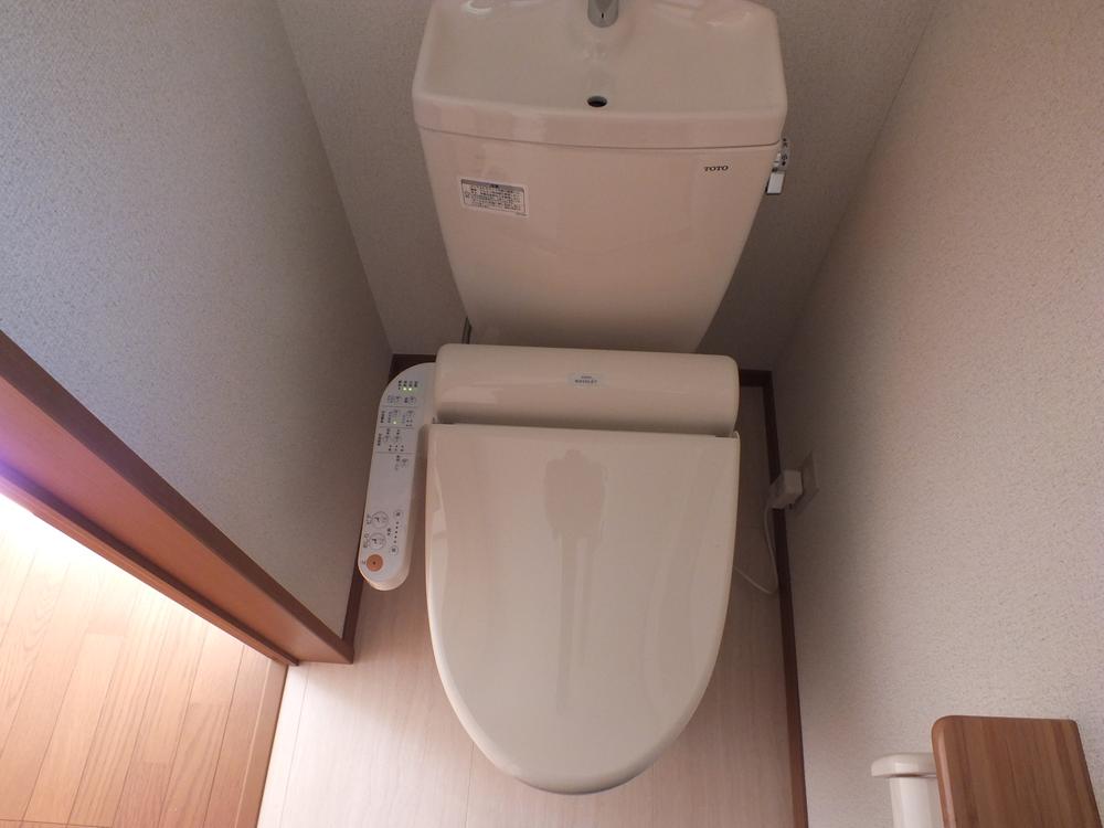 Toilet. ● same specifications ●